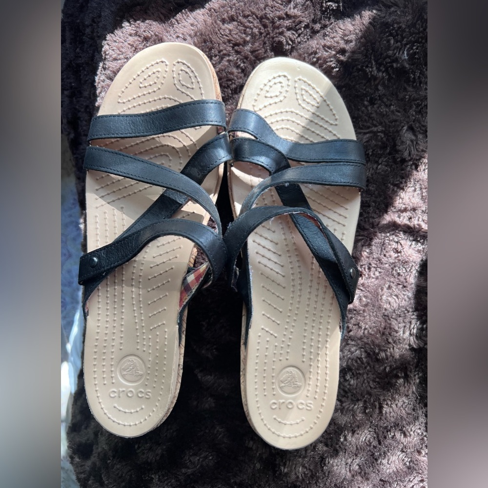 Size 9 never worn Crocs sandals black